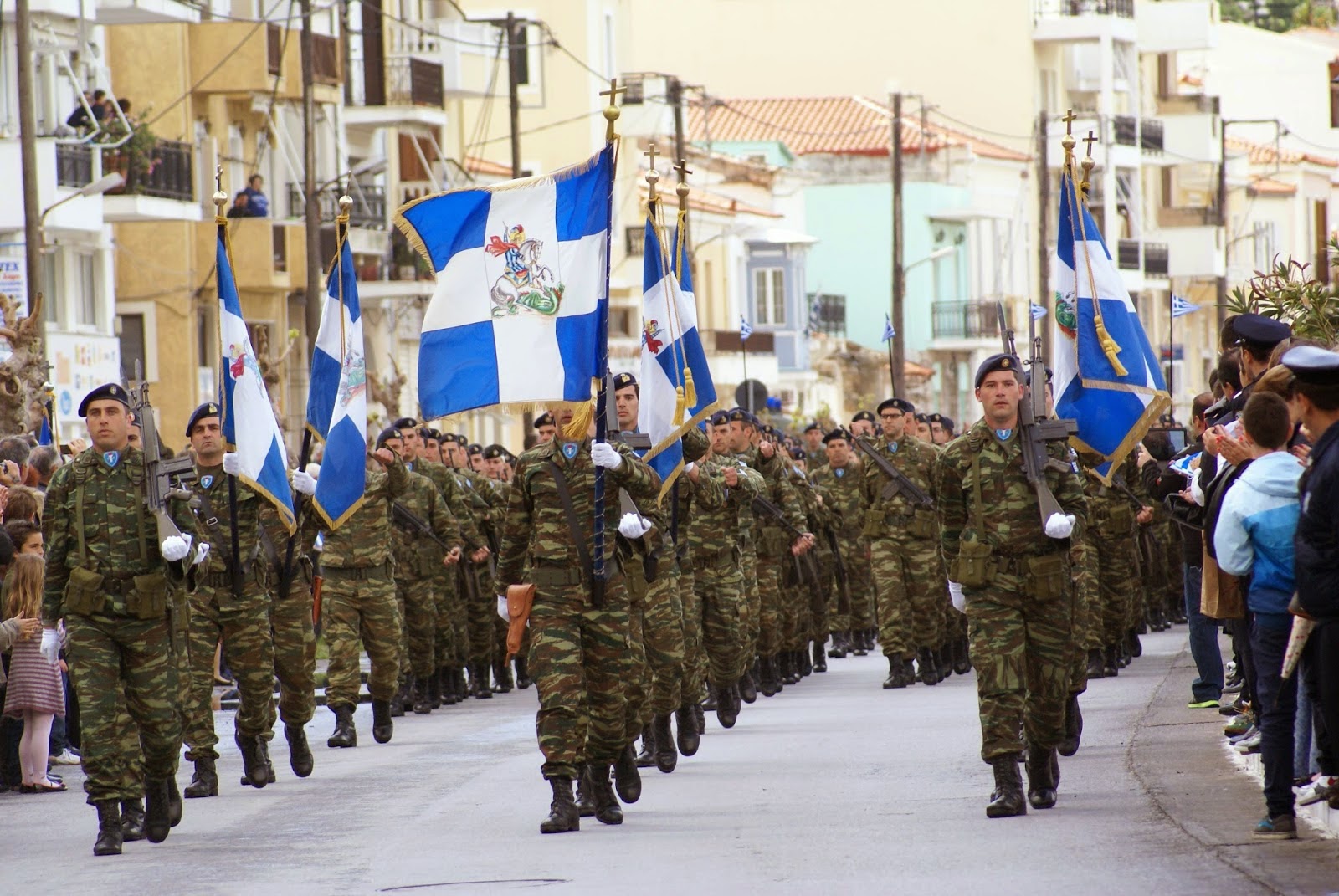 Φωτό από την στρατιωτική παρέλαση στη Σάμο - Φωτογραφία 2