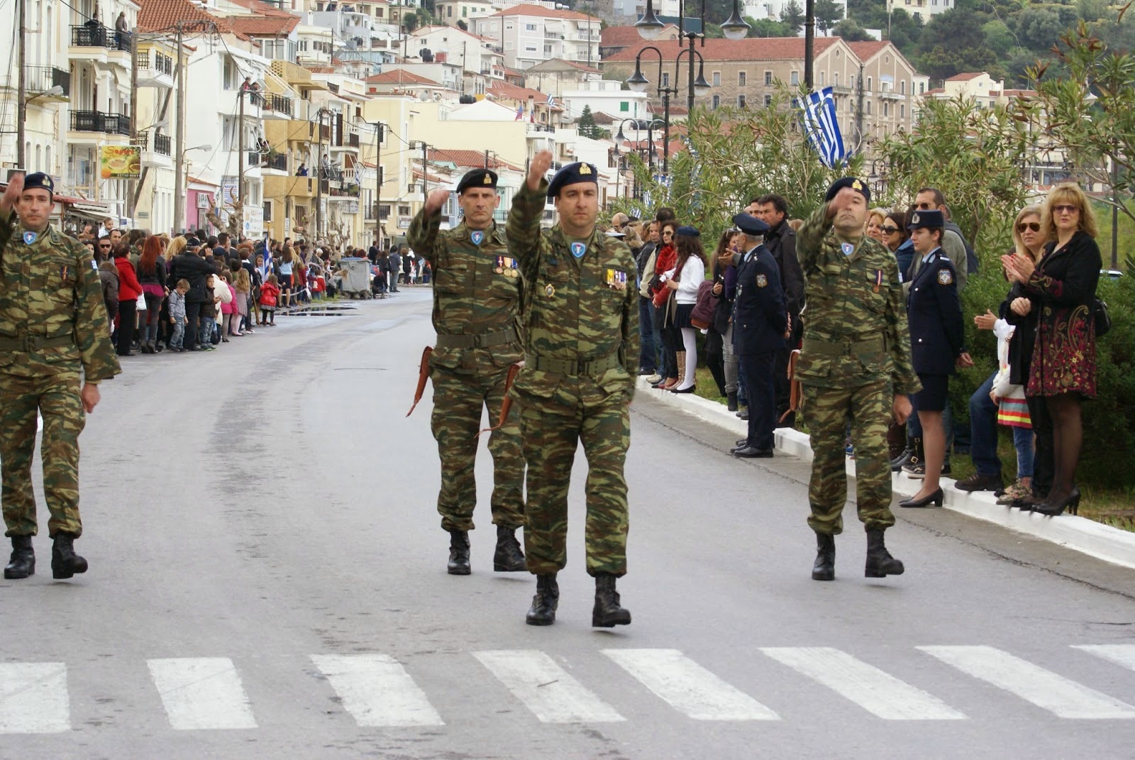 Φωτό από την στρατιωτική παρέλαση στη Σάμο - Φωτογραφία 3