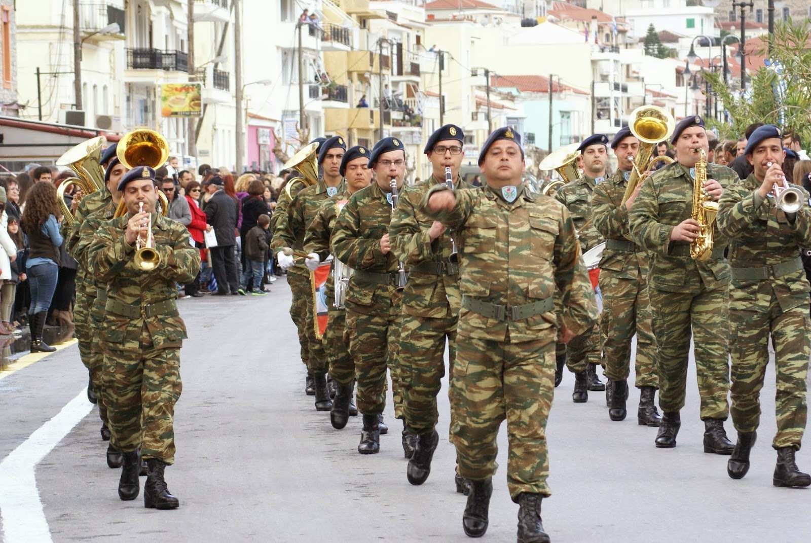 Φωτό από την στρατιωτική παρέλαση στη Σάμο - Φωτογραφία 4