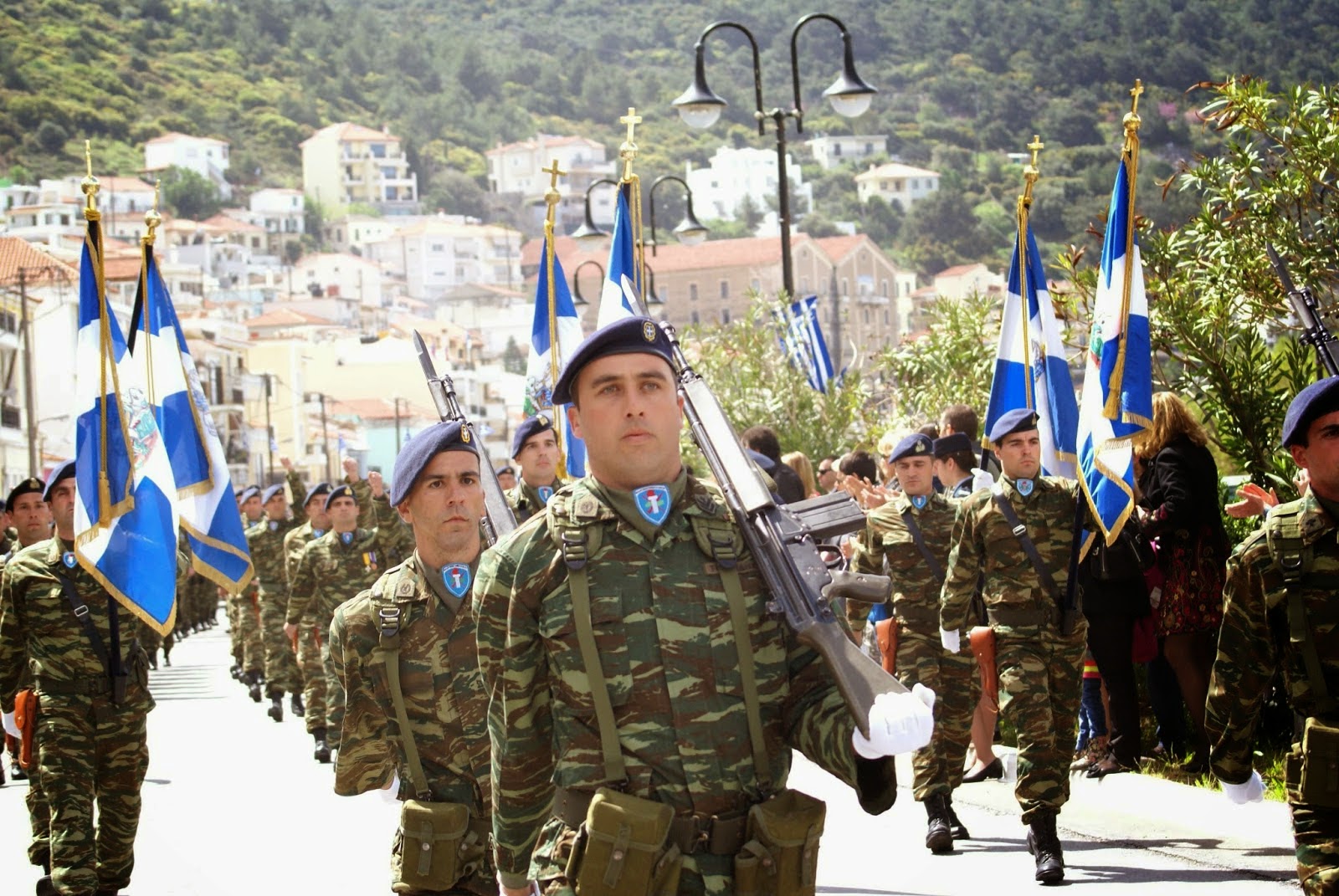 Φωτό από την στρατιωτική παρέλαση στη Σάμο - Φωτογραφία 6