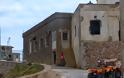 Επιδρομή τουριστών στον αφύλακτο σταθμό Ραντάρ Θήρας δίπλα στην Μονή Προφήτη Ηλία - Φωτογραφία 5