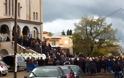 Δείτε βίντεο και μερικές ακόμα φωτογραφίες από τη κηδεία του άτυχου υπαρχιφύλακα - Φωτογραφία 2