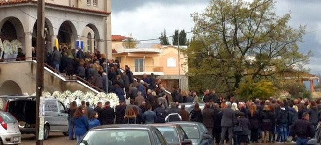Σε κλίμα οδύνης η κηδεία του 46χρονου υπαρχιφύλακα που δολοφονήθηκε στις φυλακές Μαλανδρίνου - Φωτογραφία 1