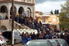 Σε κλίμα οδύνης η κηδεία του 46χρονου υπαρχιφύλακα που δολοφονήθηκε στις φυλακές Μαλανδρίνου