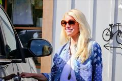 Jessica Simpson: Σέξι εμφάνιση με σορτσάκι