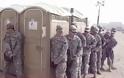 Τι κάνουν 15 στρατιώτες μέσα σε μια… τουαλέτα;