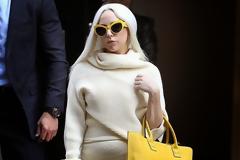 Red Carpet: Η Lady Gaga, η ουρά του αλόγου και το Acne Studio