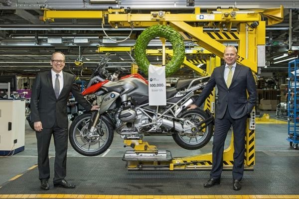 Παραγωγή της 500.000ής μοτοσικλέτας BMW GS με κινητήρα boxer στο εργοστάσιο της BMW στο Βερολίνο - Φωτογραφία 1
