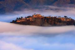 Ένα κάστρο μέσα στα σύννεφα! [photos]