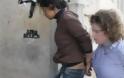 Διώκονται οι γονείς-τέρατα που σκότωσαν το 2,5 ετών αγοράκι τους με καυτό νερό