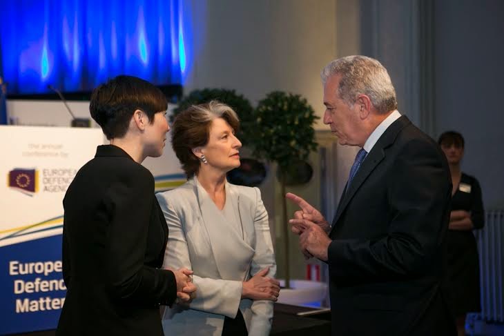 Oμιλία ΥΕΘΑ Δημήτρη Αβραμόπουλου στο Ετήσιο Συνέδριο του Eυρωπαϊκού Οργανισμού Άμυνας στις Βρυξέλλες - Φωτογραφία 3