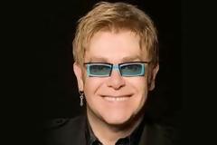 Δείτε τον Elton John σε άσχημη κατάσταση