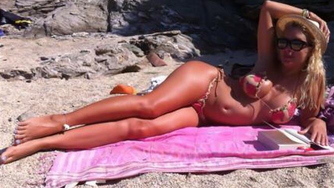 ΔΕΙΤΕ: Τα πιο καλλίγραμμα πόδια της ελληνικής showbiz - Φωτογραφία 2