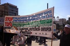 ΣΥΜΒΑΙΝΕΙ ΤΩΡΑ: Οι ρεπόρτερ του tromaktiko στις συγκεντρώσεις στο κέντρο της Αθήνας [photos+video]