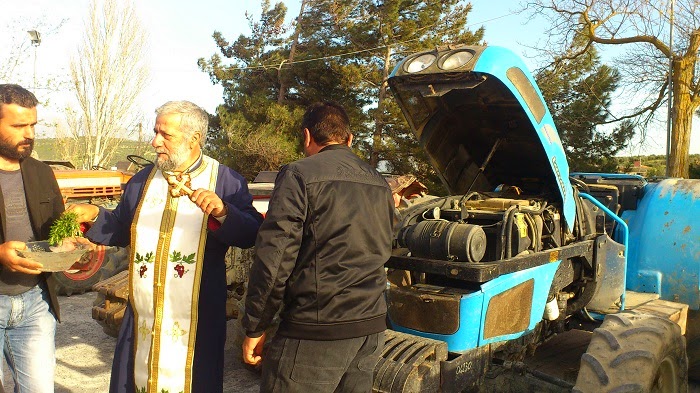 Πραγματοποιήθηκε ο αγιασμός των τρακτέρ στα Πάρτιρα του Δήμου Μινώα Πεδιάδας - Φωτογραφία 4