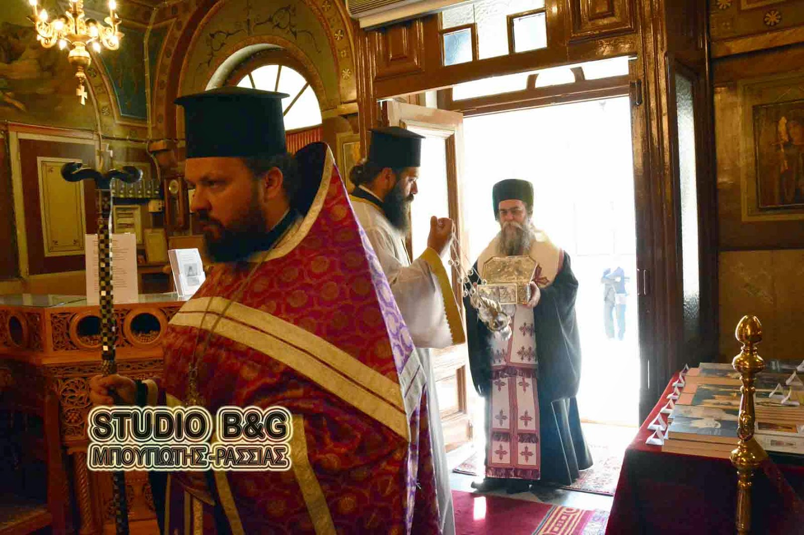 Ο ιερός ναός της Αγίας Τριάδος στην πρόνοια Ναυπλίου υποδέχτηκε τα Ιερά λείψανα του Αγίου Λουκά Επισκόπου Κριμαίας - Φωτογραφία 2