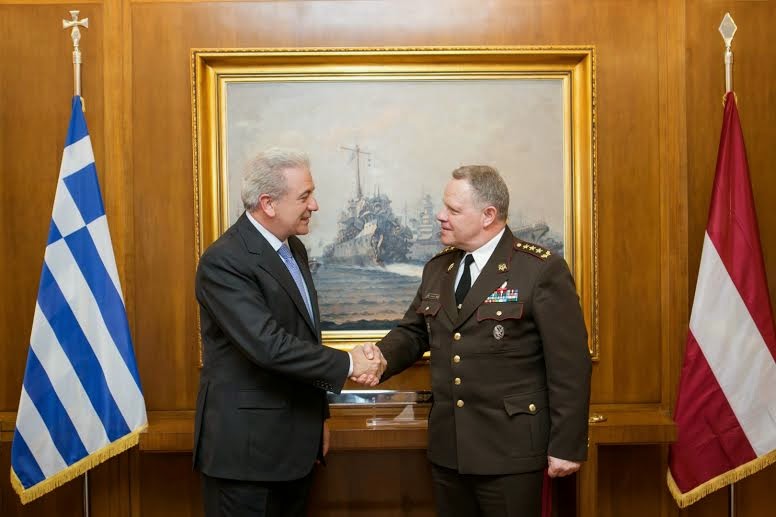 Συνάντηση ΥΕΘΑ Δημήτρη Αβραμόπουλου με τον Αρχηγό Ενόπλων Δυνάμεων της Λετονίας - Φωτογραφία 2
