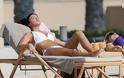 Lucy Mecklenburgh: Φορώντας ένα σούπερ σέξι λευκό μπικίνι - Φωτογραφία 3