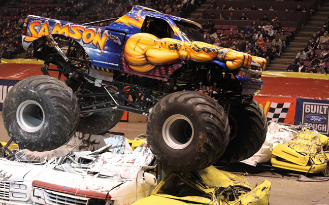 Τα πιο «αιμοβόρικα» Monster Trucks της πίστας - Φωτογραφία 15