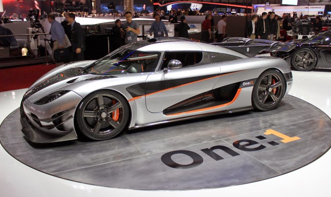 Στα άδυτα του καπό του Koenigsegg One:1 - Φωτογραφία 2