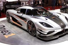 Στα άδυτα του καπό του Koenigsegg One:1