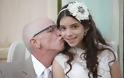 Συγκινητικό: Ο ετοιμοθάνατος πατέρας συνόδευσε την 11χρονη κόρη του στον ψεύτικο γάμο της [Photos - Video]