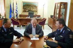 Τον Δήμαρχο της Λαμίας επισκέφτηκαν ο νέος Περιφερειακός Διοικητής Πυροσβεστικών Υπηρεσιών Στερεάς Ελλάδας και ο Διοικητής της 7ης Ε.Μ.Α.Κ