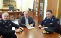 Τον Δήμαρχο της Λαμίας επισκέφτηκαν ο νέος Περιφερειακός Διοικητής Πυροσβεστικών Υπηρεσιών Στερεάς Ελλάδας και ο Διοικητής της 7ης Ε.Μ.Α.Κ - Φωτογραφία 2