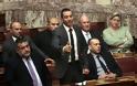 Άρχισαν τα όργανα - Βουλευτές απο ΝΔ και ΠΑΣΟΚ καταψήφισαν την άρση ασυλίας των βουλευτών της Χρυσής Αυγής