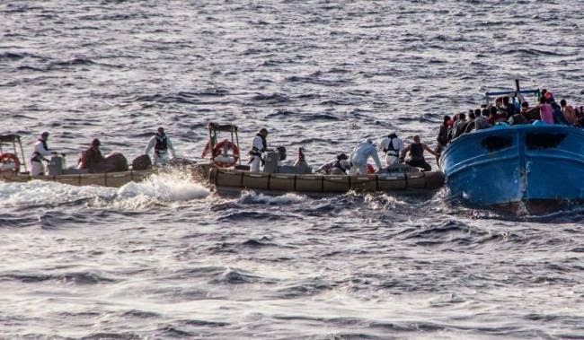 Οι αρχές διέσωσαν 730 μετανάστες νότια της Σικελίας - Φωτογραφία 1