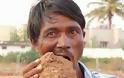 Ο άνθρωπος που τρώει τούβλα, χαλίκια και λάσπη! [photos&video] - Φωτογραφία 6