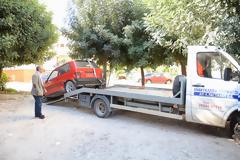 Πάτρα: Ο Δήμος απομακρύνει τα εγκαταλελειμμένα ΙΧ - Δείτε φωτο