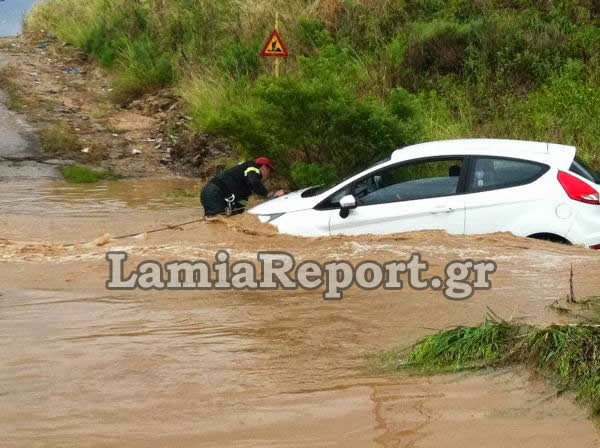 Λαμία: Φούσκωσε ο δρόμος Ξηριάς στη Ροδίτσα - Οι οδηγοί πρέπει να είναι ιδιαίτερα προσεχτικοί [Videos - Photos] - Φωτογραφία 2