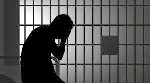 19 μήνες φυλάκιση στον νεαρό που είχε καταγγείλει τον αναίτιο ξυλοδαρμό του από αστυνομικούς - Φωτογραφία 1