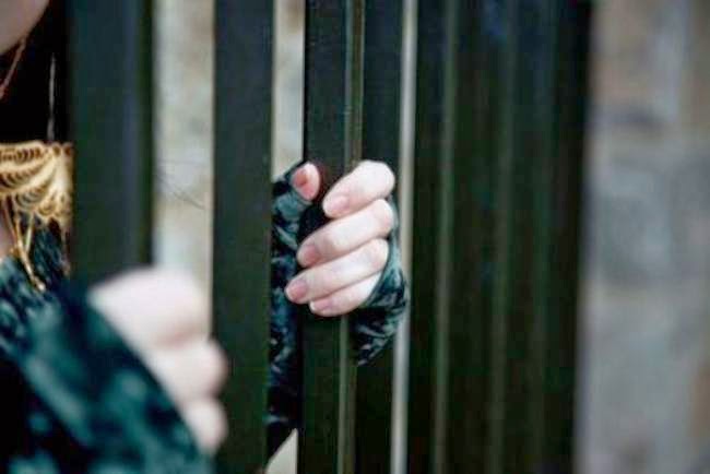 Ισόβια κι επιπλέον δέκα χρόνια κάθειρξη για την Αλβανίδα που είχε βασάνισε μέχρι θανάτου το επτάχρονο παιδί της - Φωτογραφία 1