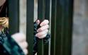 Ισόβια κι επιπλέον δέκα χρόνια κάθειρξη για την Αλβανίδα που είχε βασάνισε μέχρι θανάτου το επτάχρονο παιδί της
