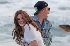 Το βρεγμένο φανελάκι της Lana del Rey αποκάλυψε τα πάντα....!!! (ΦΩΤΟ)