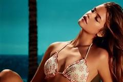 Η σέξι Barbara Palvin με μαγιό