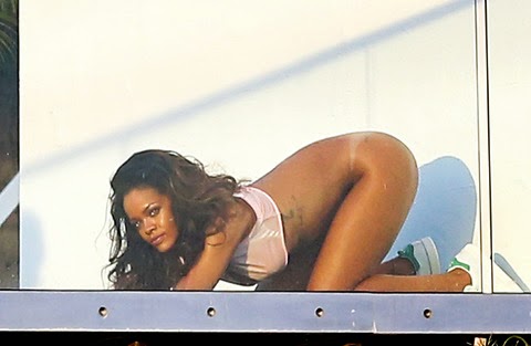 Rihanna: Ποζάρει γυμνή από την μέση και κάτω... και κόβει ανάσες! - Φωτογραφία 6