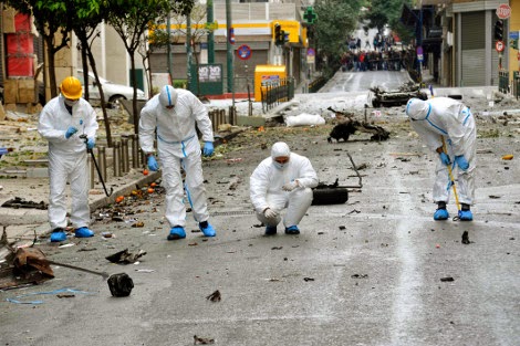 Δείτε πώς έγινε το κτίριο της Τράπεζας της Ελλάδος από την έκρηξη του παγιδευμένου αυτοκινήτου - Φωτογραφία 5