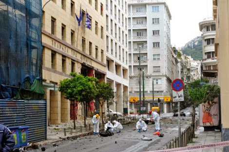 Δείτε πώς έγινε το κτίριο της Τράπεζας της Ελλάδος από την έκρηξη του παγιδευμένου αυτοκινήτου - Φωτογραφία 6