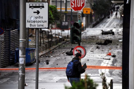 «Μίλησαν» οι κάμερες για την βόμβα στην Αθήνα: Καταγράφηκε ο δράστης - Φωτογραφία 1