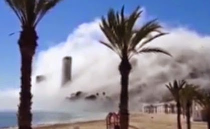Τρόμος στην Ισπανία - Μέσα σε λίγα λεπτά ένα περίεργο λευκό σύννεφο «κατάπιε» μία ολόκληρη πόλη [video] - Φωτογραφία 1