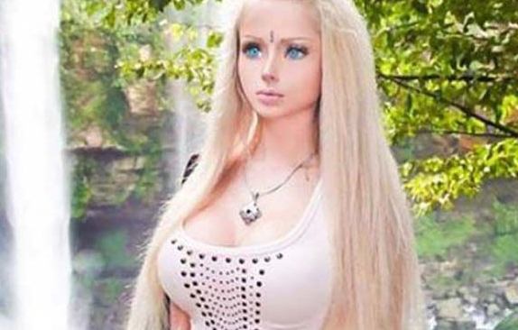 Η γυναίκα Barbie αποκαλύπτει το πραγματικό της πρόσωπο χωρίς μακιγιάζ [photo] - Φωτογραφία 1