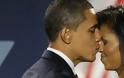 Ασυγκράτητος και ιππότης: Ο Ομπάμα βάζει το χέρι του στα οπίσ8ια της Μισέλ (Βίντεο)