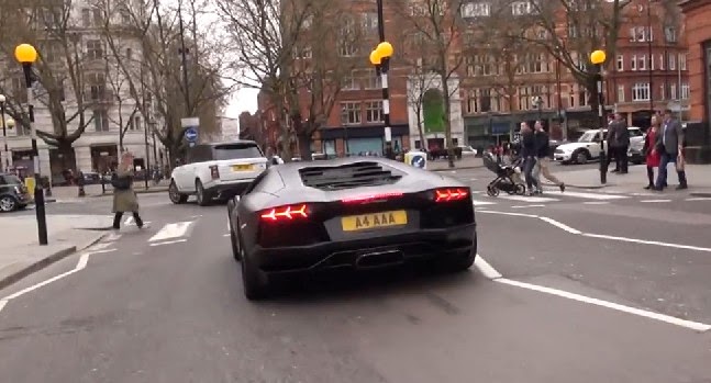 Δείτε σε βίντεο πως ένας Λονδρέζος στουκάρει μια LAMBORGHINI Aventador! - Φωτογραφία 1