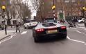Δείτε σε βίντεο πως ένας Λονδρέζος στουκάρει μια LAMBORGHINI Aventador!