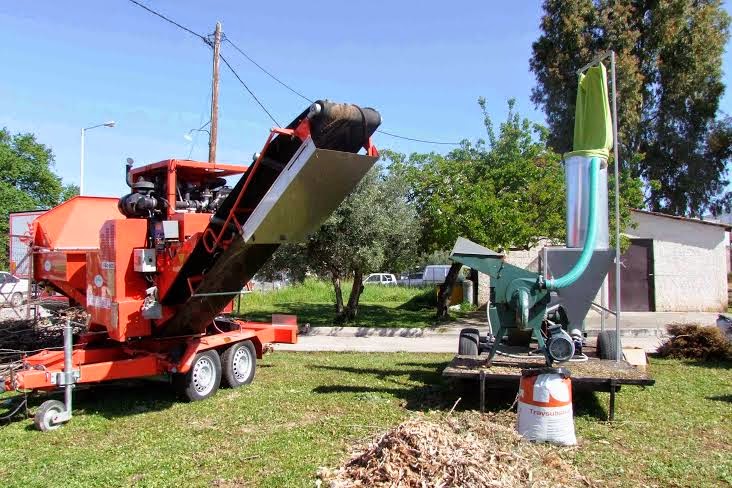 Πραγματοποιήθηκε παρουσία του Δημάρχου Λαμιέων η επίδειξη παραγωγής pellet από δημοτικά κλαδεύματα - Φωτογραφία 5