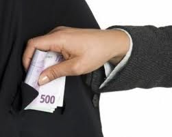 Εκβιασμός καταστηματάρχη για 15.000 ευρώ στην Κατερίνη - Φωτογραφία 1