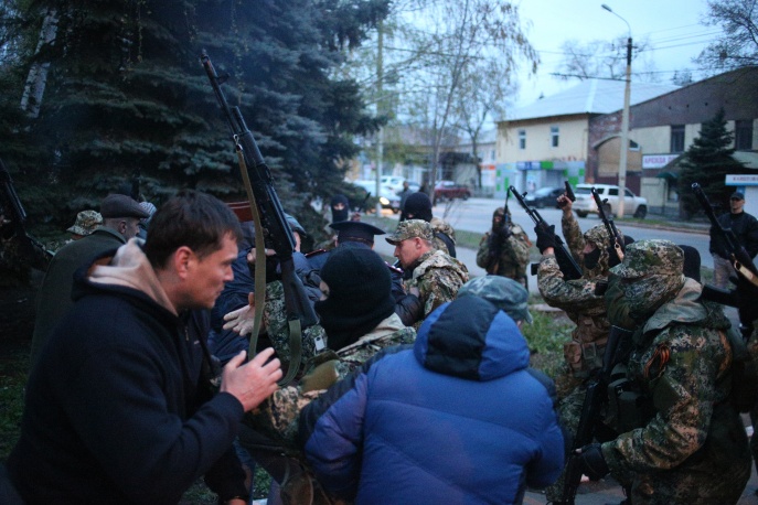 Επιχείρηση ειδικών δυνάμεων στο Σλαβιάνσκ, άνοιξαν πυρ οι φιλορώσοι - Φωτογραφία 6